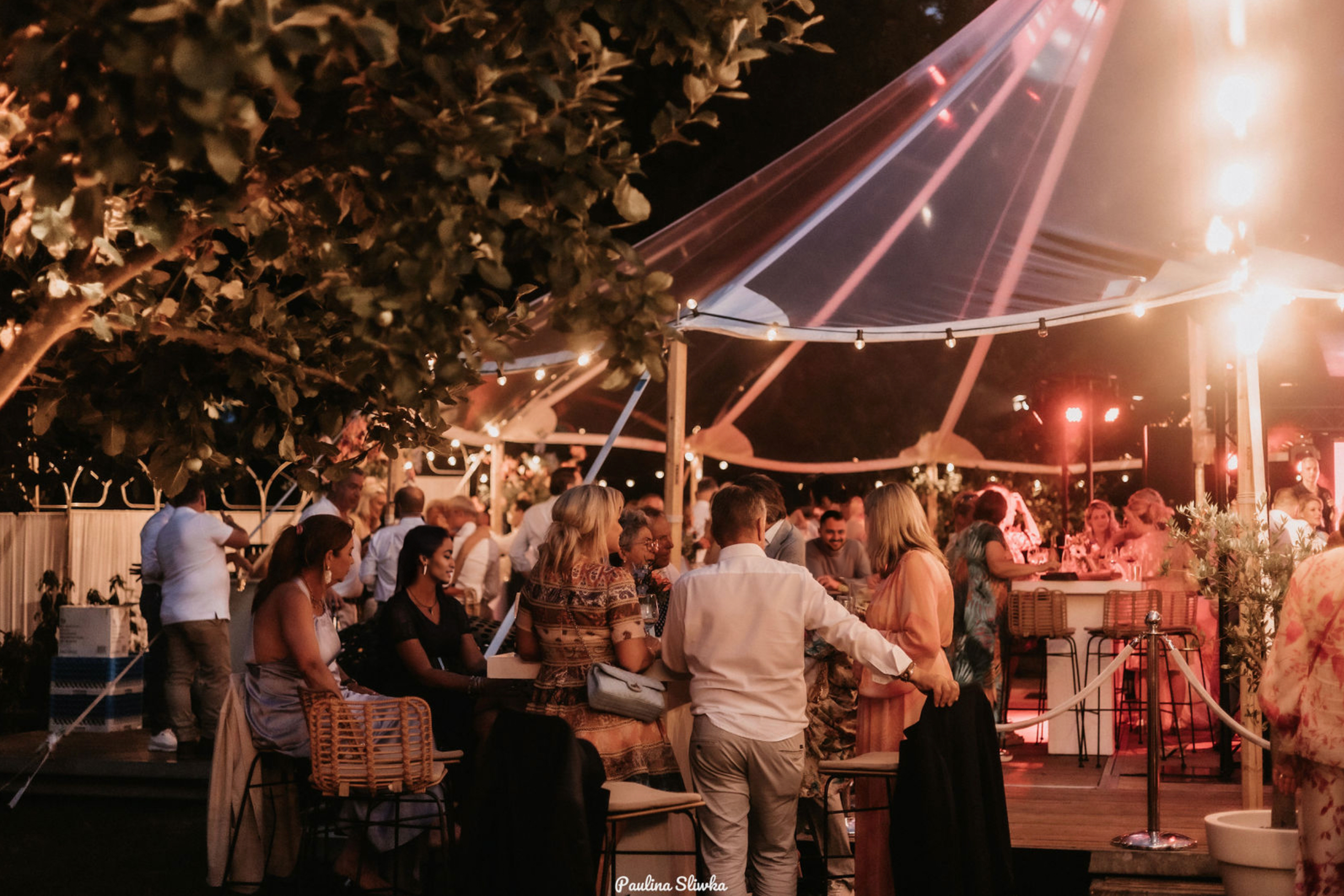 Tentenwerk ivory tent transparant avond gasten Tentenwerk ivory tent transparant avond gasten