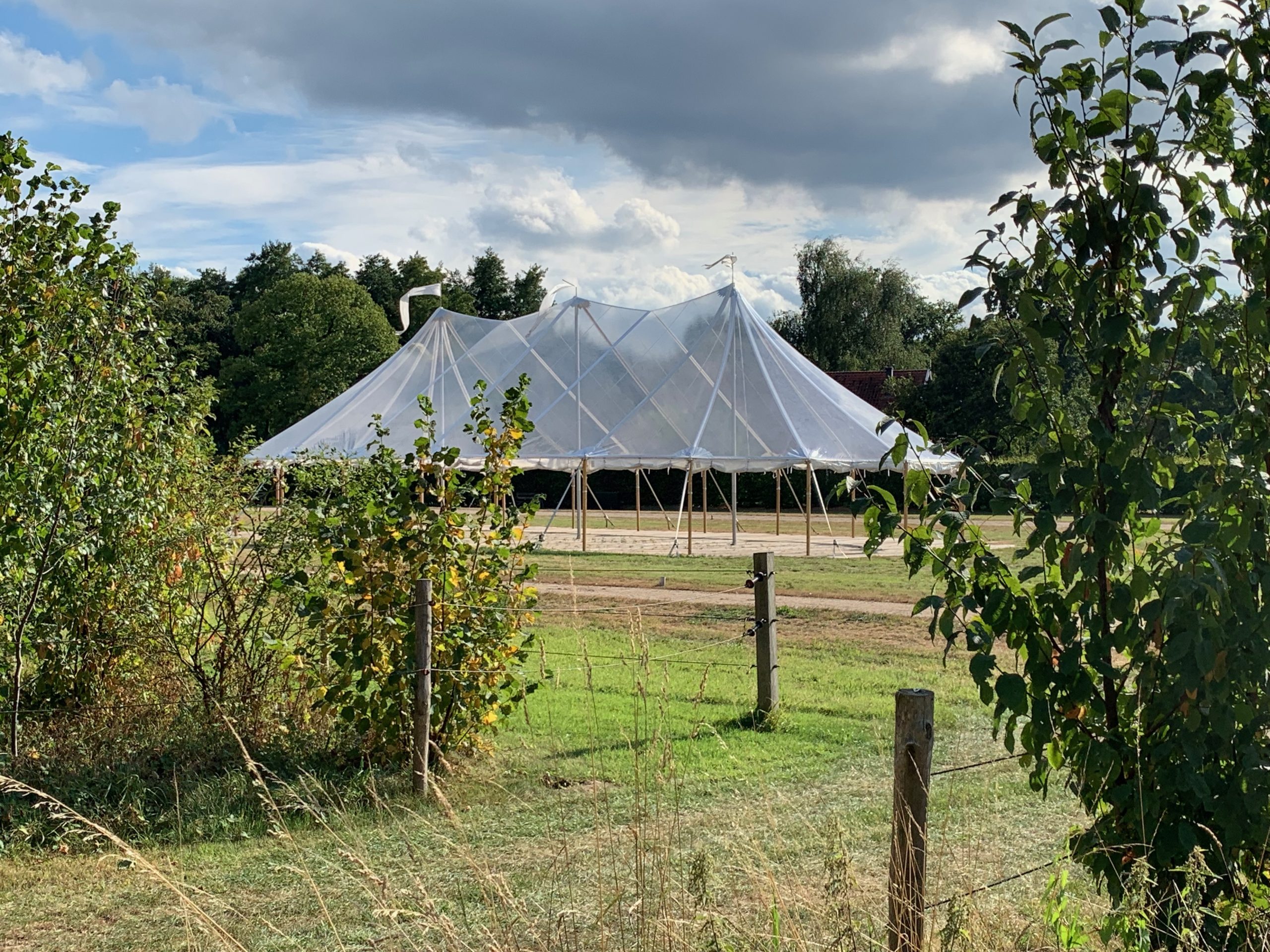 Tentenwerk transparante ivory sailcloth tent 14x25m Huur ivory tent - transparant - 14x25m