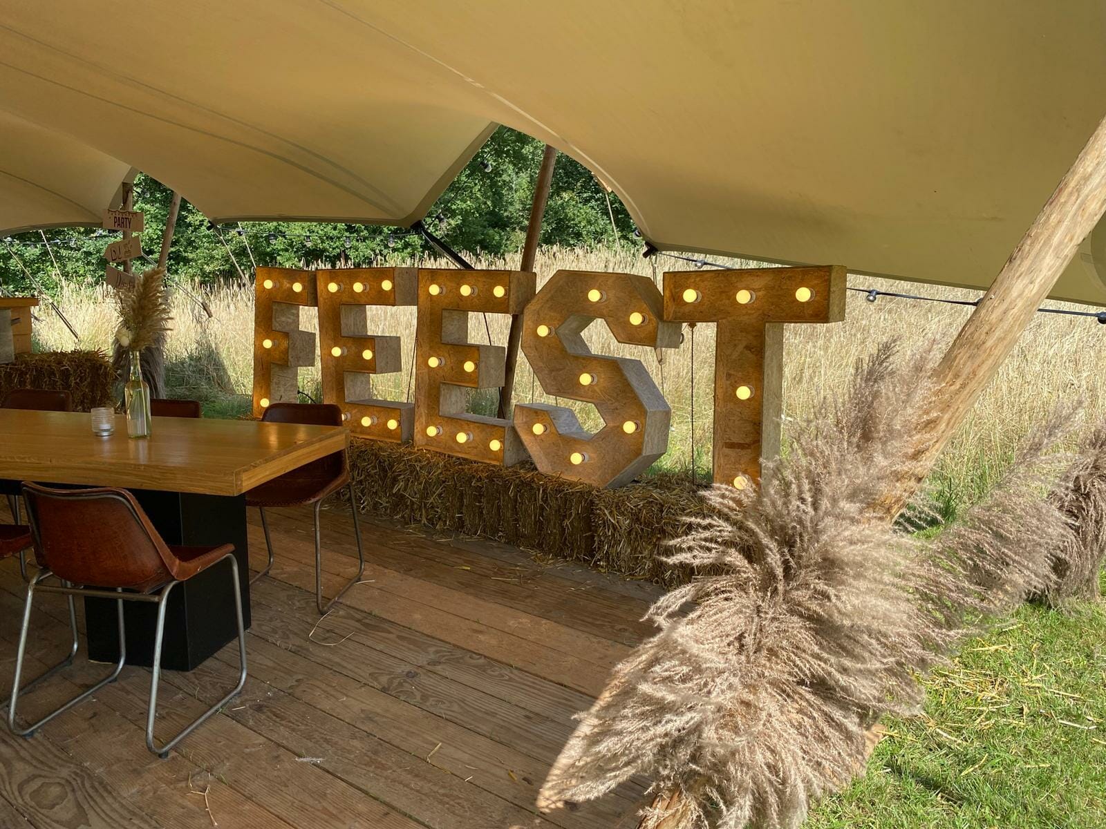 huur houten vlondervloer (1m2) huur houten vlondervloer (1m2)