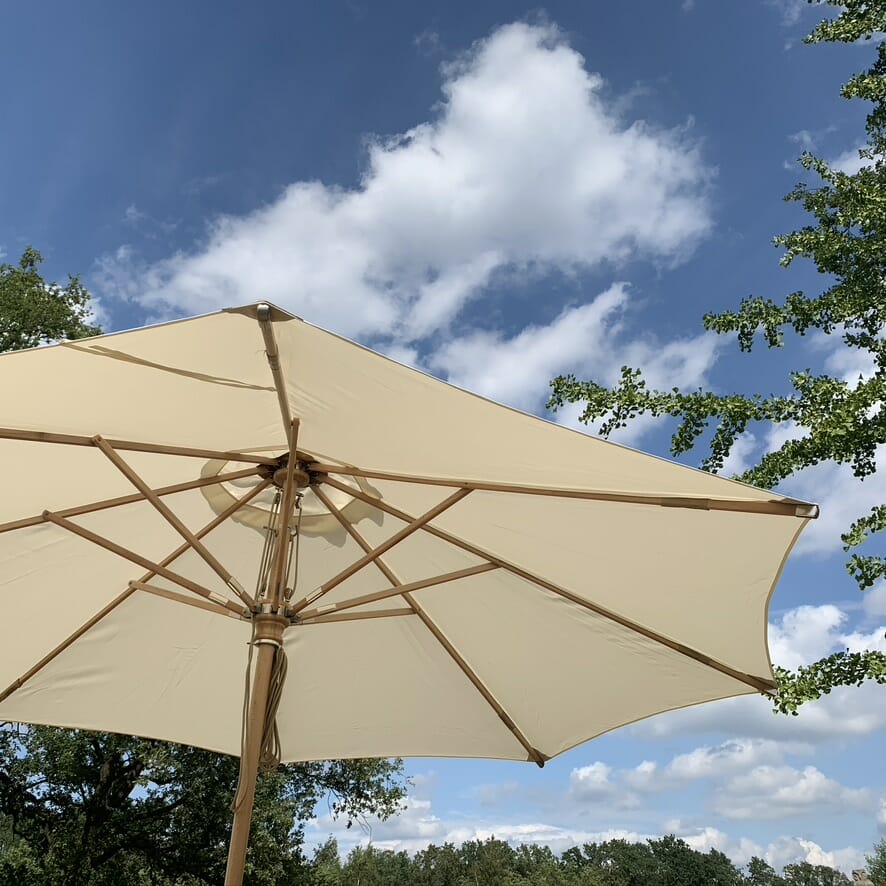 huur luxe parasol (350cm) inclusief voet huur luxe parasol (350cm) inclusief voet
