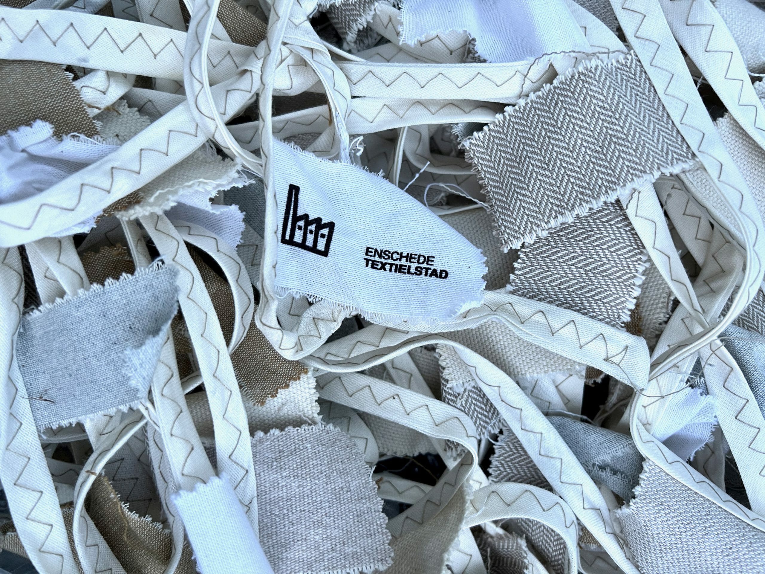 huur vlaggenslinger enschede textielstad x ikbenverslingerd (per meter) huur vlaggenslinger enschede textielstad x ikbenverslingerd (per meter)