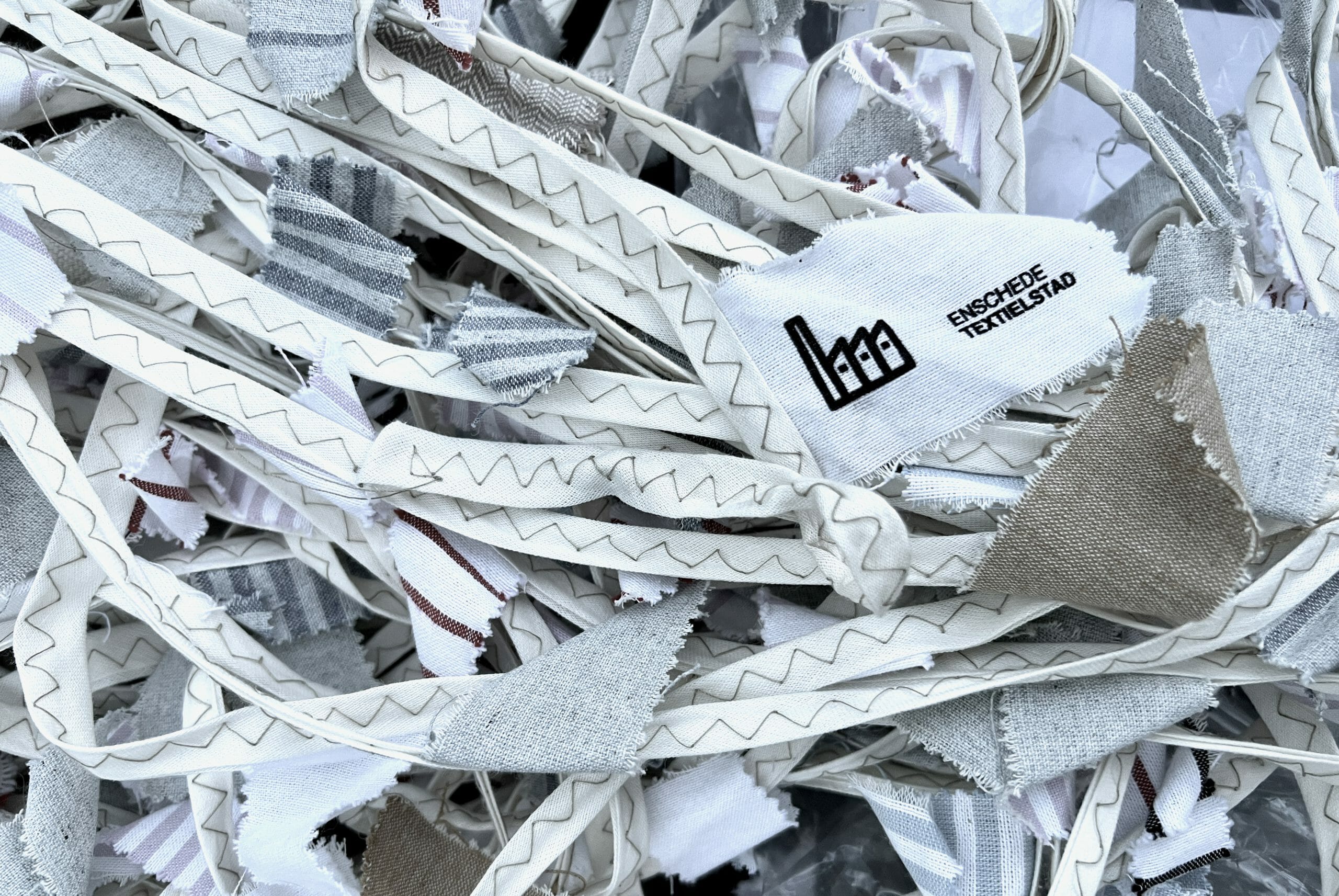 huur vlaggenslinger enschede textielstad x ikbenverslingerd (per meter) huur vlaggenslinger enschede textielstad x ikbenverslingerd (per meter)